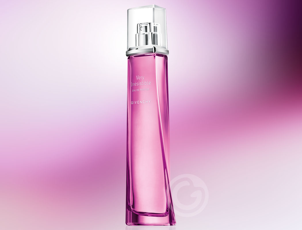 Surpreendente. Deslumbrante. Magnífica. Very Irresistible Eau de Parfum de Givenchy é uma fragrância envolvente com um toque glamouroso e profundo.